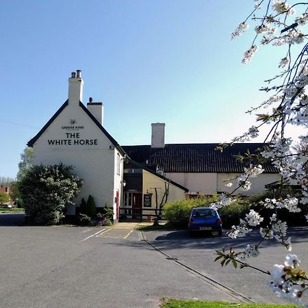 Отель The White Horse Beyton Экстерьер фото