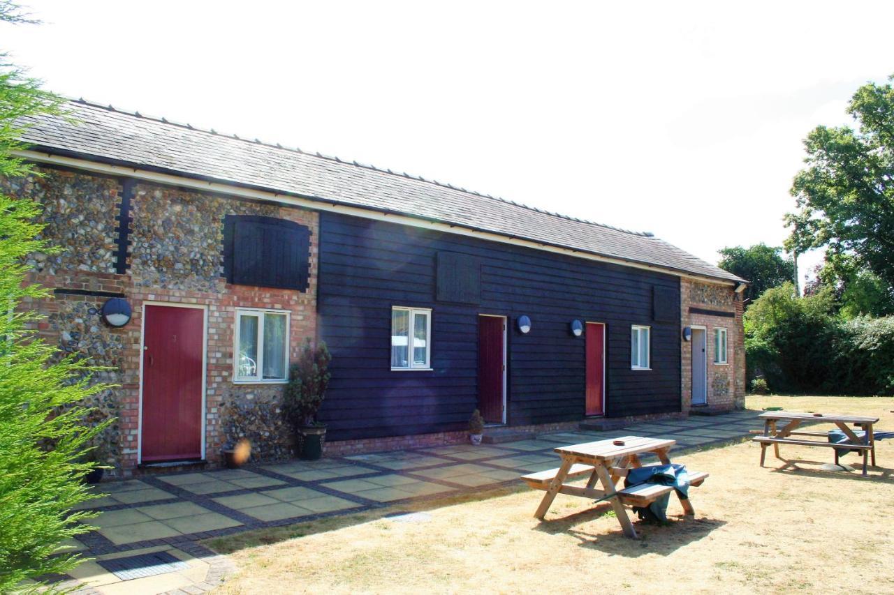 Отель The White Horse Beyton Экстерьер фото