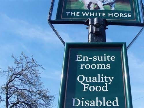 Отель The White Horse Beyton Экстерьер фото